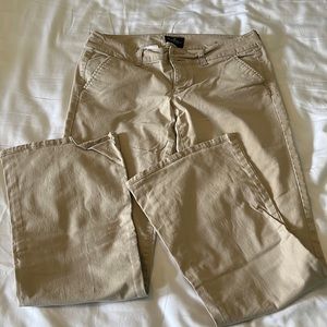 American eagle kakis size 6